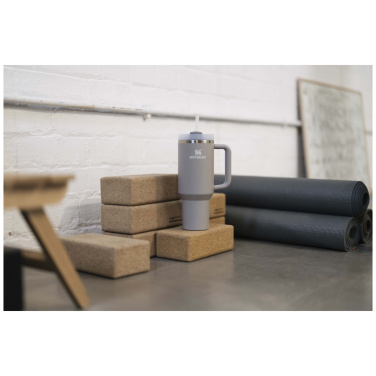 Logotrade Firmengeschenke das Foto: Stanley 1200 ml Quencher H2.0 Thermobecher