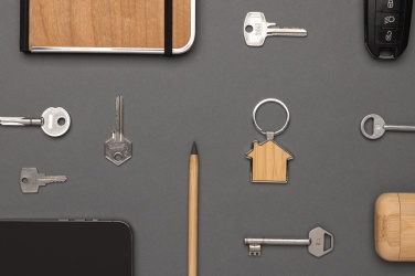 Logo trade meene pilt: RCS taaskasutatud tsingisulamist bambusega võtmehoidja