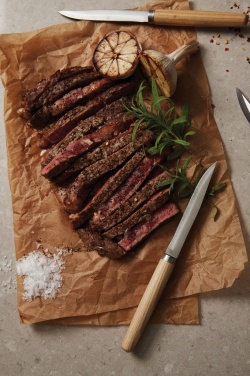 Logotrade reklaamkingituse foto: VINGA Retro lihanoad