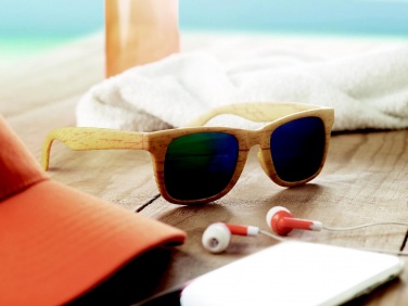 Logotrade firmakingitused pilt: Puidust raamiga päikeseprillid MAARDU