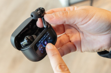 Logotrade mainoslahja tuotekuva: Airtune RCS ANC-kuulokkeet, joissa on kosketusnäyttö