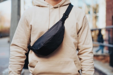 Logotrade korporatīvās dāvanas foto: Pusmēness pusmēness soma AWARE™ RPET