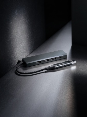 Logotrade profilprodukter bild: Terra hub med 3 USB portar i RCS återvunnen aluminium